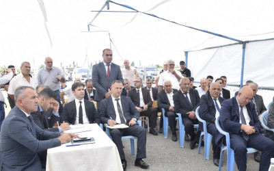 Yalavanc kəndində vətəndaşlarla səyyar qəbul keçirilib.