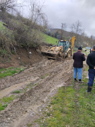 Quba rayonunda yağan güclü və aramsız yağışlar nəticəsində yaranmış sel sularının yaratdığı fəsadlar yerindəcə araşdırılır və aradan qaldırılır.