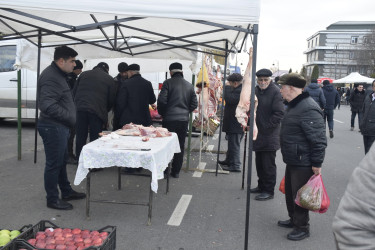 “Quba Meydanı” parkının qarşısında bayram yarmarkası keçirilir.
