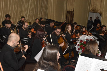 Qubada Ümummilli Lider Heydər Əliyevin anadan olmasının 103-cü ildönümünə həsr olunmuş konsert proqramı keçirilib.