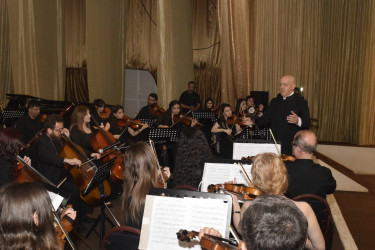 Qubada Ümummilli Lider Heydər Əliyevin anadan olmasının 103-cü ildönümünə həsr olunmuş konsert proqramı keçirilib.