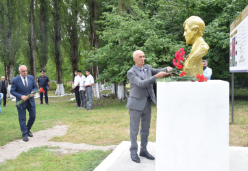 Uzunmeşə kəndində səyyar vətəndaş qəbulu keçirilib.