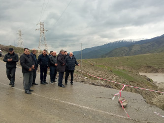 Quba rayonunda yağan güclü və aramsız yağışlar nəticəsində yaranmış sel sularının yaratdığı fəsadlar yerindəcə araşdırılır və aradan qaldırılır.