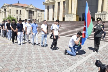 Qubada həqiqi hərbi xidmətə yola salınan çağırışçıların təntənəli yolasalma mərasimi keçirilib.