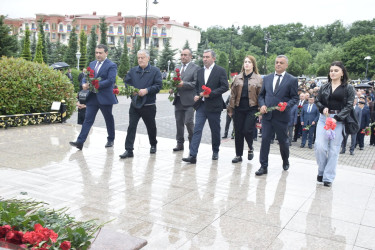 15 İyun - Milli Qurtuluş Günü münasibətilə Qubada Ulu Öndər Heydər Əliyevin abidəsi ziyarət edildi.
