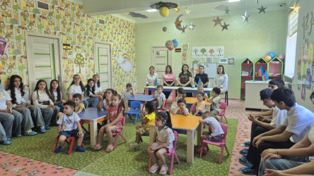 Məktəbəqədər təhsil müəssisəsində "Yol hərəkəti qaydaları" haqqında maarifləndirici tədbir keçirilmişdir.