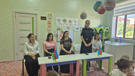 Məktəbəqədər təhsil müəssisəsində "Yol hərəkəti qaydaları" haqqında maarifləndirici tədbir keçirilmişdir.