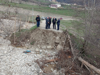 Quba Rayon İcra Hakimiyyətinin başçısı  İlqar Mahmudov intensiv leysan yağışlarının və torpaq sürüşmələrinin ciddi fəsadlar törətdiyi Quba-Alpan-Susay-Xınalıq, Quba-İspik-Xınalıq avtomobil yollarındakı mövcud vəziyyətlə tanış olmuşdur.