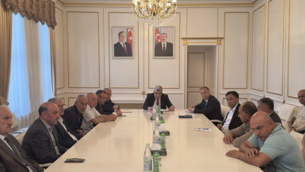 Quba Rayon İcra Hakimiyyətinin başçısı İlqar Mahmudov bir qrup fermerlə görüş keçirmişdir.