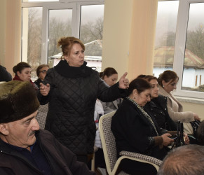 Quba Rayon İcra Hakimiyyətinin başçısı İlqar Mahmudov tərəfindən Ərməki kəndində növbəti səyyar vətəndaş qəbulu keçirilib.