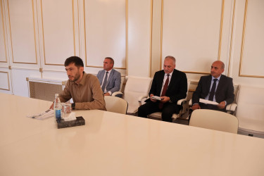Rayon İcra Hakimiyyəti başçısı İlqar Mahmudov tərəfindən fərdi vətəndaş qəbulları davam etdirilir.