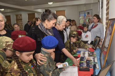 Quba Rayon Tarix-Diyarşünaslıq Muzeyinin akt zalında 44 günlük Vətən Müharibəsi şəhidi Hacıyev Aydəmir Sənan oğlunun xatirəsinə həsr olunmuş tədbir keçirilmişdir.