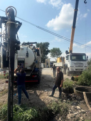 Qubada kanalizasiya xəttində yaranmış problemin aradan qaldırılması istiqamətində işlər davam etdirilir.