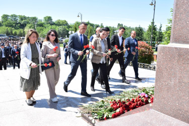 Ümummilli Lider Heydər Əliyevin anadan olmasının 102-ci ildönümü ilə əlaqədar Ulu Öndərin Quba şəhərindəki adını daşıyan mədəniyyət və istirahət parkındakı abidəsi ziyarət edilib.