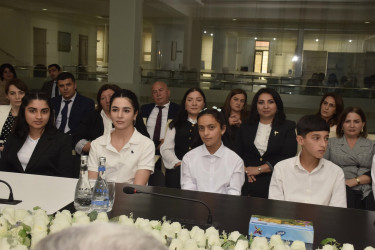 Ali təhsil müəssisələrinə yüksək balla qəbul olunan məzunlarla görüş keçirildi.