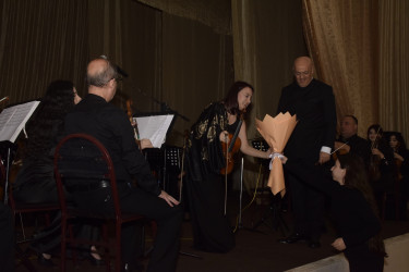 Qubada Ümummilli Lider Heydər Əliyevin anadan olmasının 103-cü ildönümünə həsr olunmuş konsert proqramı keçirilib.