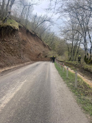 Quba Rayon İcra Hakimiyyətinin başçısı  İlqar Mahmudov intensiv leysan yağışlarının və torpaq sürüşmələrinin ciddi fəsadlar törətdiyi Quba-Alpan-Susay-Xınalıq, Quba-İspik-Xınalıq avtomobil yollarındakı mövcud vəziyyətlə tanış olmuşdur.