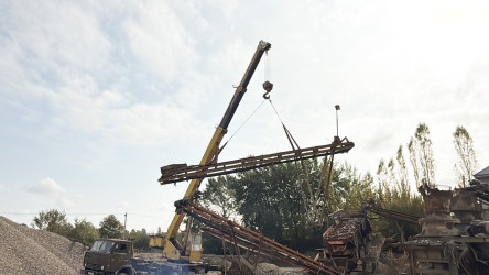 Rayonda qanunsuz fəaliyyət göstərən karxanaların fəaliyyətləri saxlanılmış və onların inventar və avadanlıqlarının, eləcə də müvafiq texnikalarının sökülməsinə və ərazidən çıxarılmasına başlanmışdır.