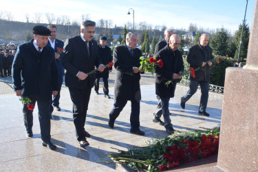 12 Dekabr - Ümummilli Lider Heydər Əliyevin anım günü.