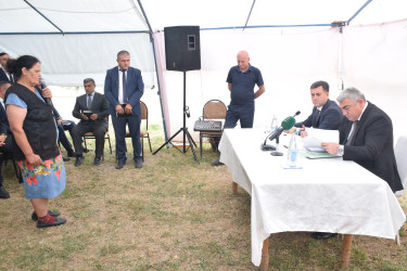 Küpçalqışlaq kəndində vətəndaşlarla səyyar qəbul keçirilib.
