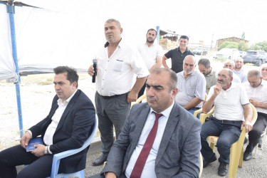 Yalavanc kəndində vətəndaşlarla səyyar qəbul keçirilib.