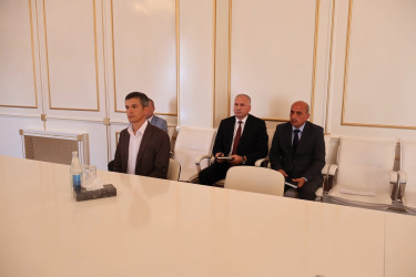 Rayon İcra Hakimiyyəti başçısı İlqar Mahmudov tərəfindən fərdi vətəndaş qəbulları davam etdirilir.