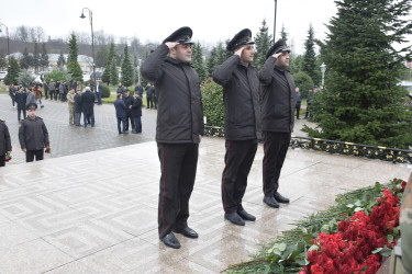 12 Dekabr - Ümummilli Lider Heydər Əliyevin Anım Günü Ulu Öndərin abidəsi ziyarət olunub.