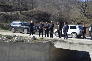 Rayon İcra Hakimiyyətinin başçısı sel sularının yaratdığı fəsadlarla yerində tanış olub.