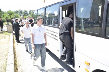 Qubada həqiqi hərbi xidmətə yola salınan çağırışçıların təntənəli yolasalma mərasimi keçirilib.