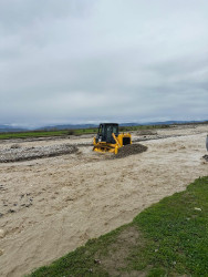 Quba rayonunda yağan güclü və aramsız yağışlar nəticəsində yaranmış sel sularının yaratdığı fəsadlar yerindəcə araşdırılır və aradan qaldırılır.