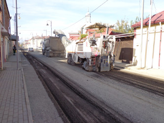 Quba şəhərinin bir sıra küçələrinin yenidən qurulması, əsaslı və cari təmir olunması, eləcə də asfaltlanması ilə əlaqədar işlər davam etdirilir.