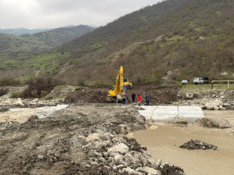 Güclü və aramsız yağıntıların fəsadlarının aradan qaldırılması, sakinlərin sosial vəziyyətinin diqqətdə saxlanılması üçün zəruri addımlar atılır.