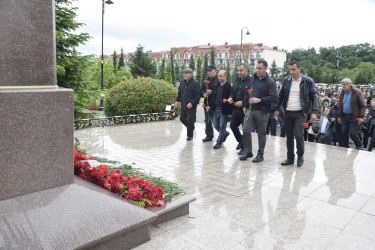 15 İyun - Milli Qurtuluş Günü münasibətilə Qubada Ulu Öndər Heydər Əliyevin abidəsi ziyarət edildi.