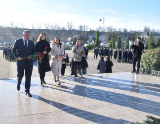 12 Dekabr - Ümummilli Lider Heydər Əliyevin anım günü.