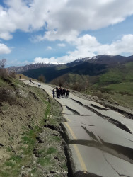 Quba-Qonaqkənd-Muçu avtomobil yolunun 42-ci kilometrliyində yaranmış vəziyyətlə əlaqədar Rayon İcra Hakimiyyətinin başçısı İlqar Mahmudov əraziyə baxış keçirmişdir.