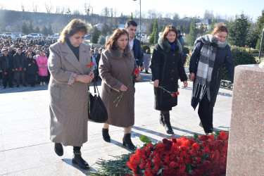 12 Dekabr - Ümummilli Lider Heydər Əliyevin anım günü.