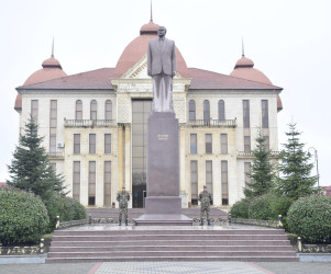 12 Dekabr - Ümummilli Lider Heydər Əliyevin Anım Günü Ulu Öndərin abidəsi ziyarət olunub.