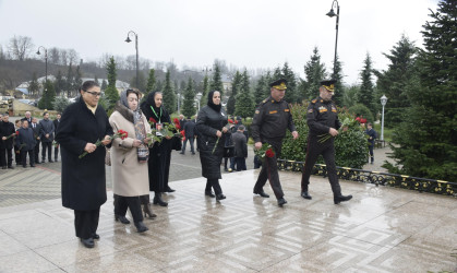 12 Dekabr - Ümummilli Lider Heydər Əliyevin Anım Günü Ulu Öndərin abidəsi ziyarət olunub.