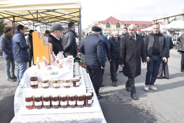 “Quba Meydanı” parkının qarşısında Novruz və Ramazan bayramları münasibətilə yarmarka fəaliyyətə başlayıb.