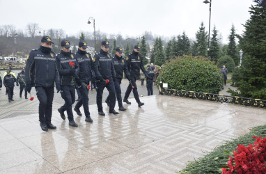 12 Dekabr - Ümummilli Lider Heydər Əliyevin Anım Günü Ulu Öndərin abidəsi ziyarət olunub.