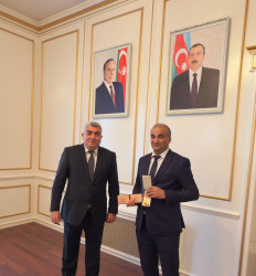 Quba Rayon İcra Hakimiyyətində medal təqdimetmə mərasimi keçirilib