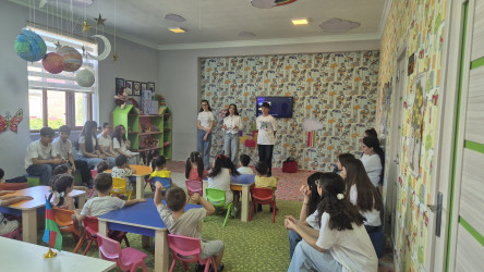 Məktəbəqədər təhsil müəssisəsində "Yol hərəkəti qaydaları" haqqında maarifləndirici tədbir keçirilmişdir.