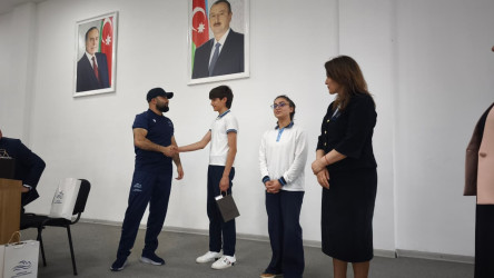 Alekseyevka kənd tam orta məktəbində üzgüçü ilə görüş keçirilib.
