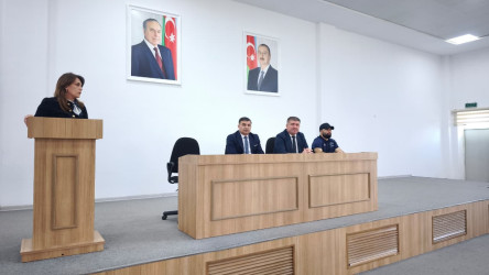 Alekseyevka kənd tam orta məktəbində üzgüçü ilə görüş keçirilib.
