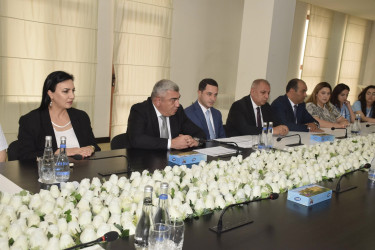 Ali təhsil müəssisələrinə yüksək balla qəbul olunan məzunlarla görüş keçirildi.