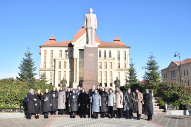 12 Dekabr - Ümummilli Lider Heydər Əliyevin anım günü.