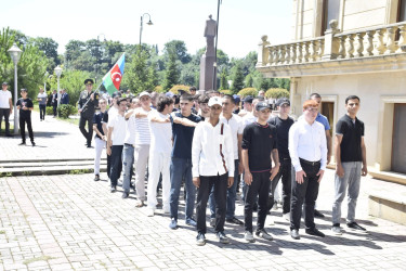 Qubada həqiqi hərbi xidmətə yola salınan çağırışçıların təntənəli yolasalma mərasimi keçirilib.