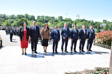 Ümummilli Lider Heydər Əliyevin anadan olmasının 102-ci ildönümü ilə əlaqədar Ulu Öndərin Quba şəhərindəki adını daşıyan mədəniyyət və istirahət parkındakı abidəsi ziyarət edilib.