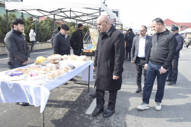 “Quba Meydanı” parkının qarşısında Novruz və Ramazan bayramları münasibətilə yarmarka fəaliyyətə başlayıb.