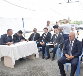 Yalavanc kəndində vətəndaşlarla səyyar qəbul keçirilib.